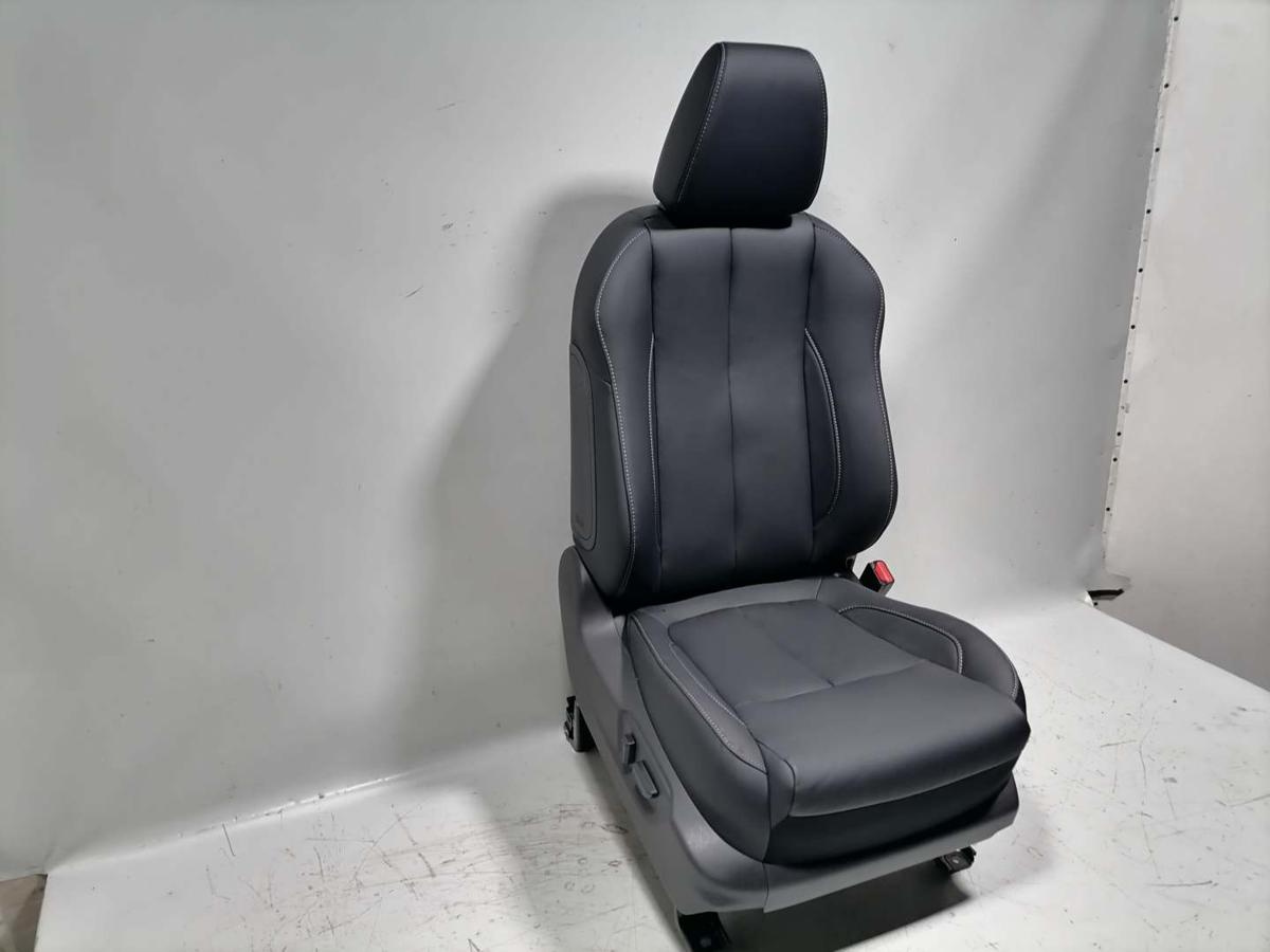 Mitsubishi Eclipse Cross GL3W original Ledersitz vorn rechts Beifahrersitz elektrisch Bj.2023